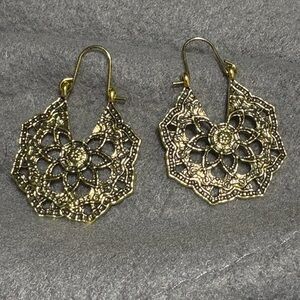 Elegant Gold Filigree Earrings